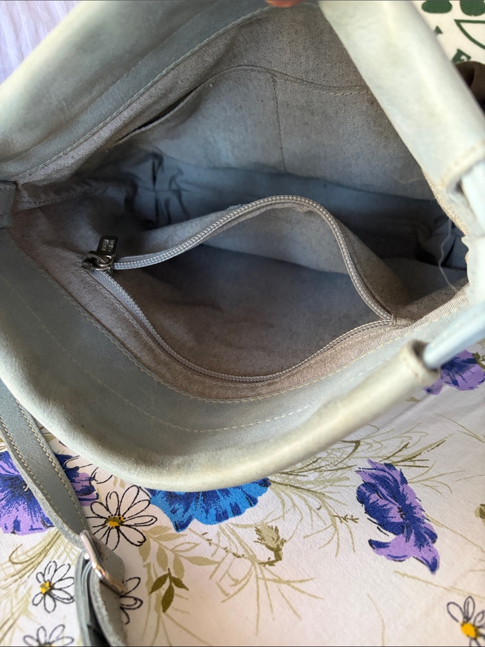 Roots Mint Green Leather Crossbody Bag - Picture 10 of 14